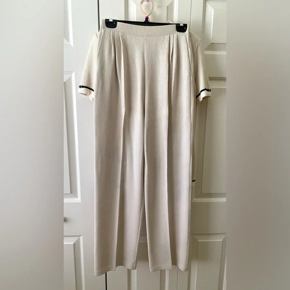 St. John 2 Piece Knit Cardigan Pant Set Sz4/6 - Picture 8 of 16